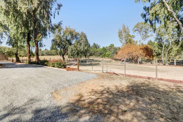 3625 Whiskey Hill Rd, Loomis, CA 95650