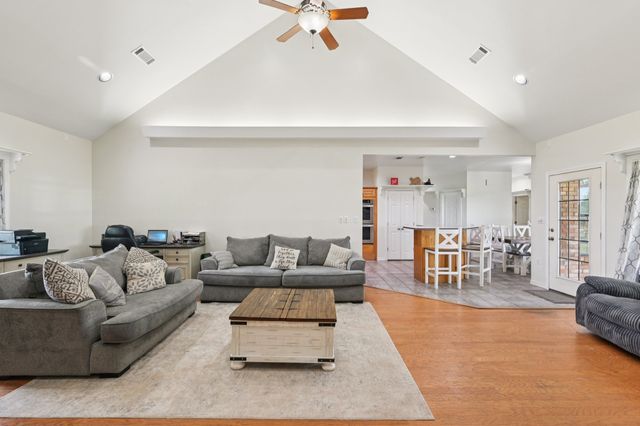 1143 Rs County Road 2300, Emory, TX 75440