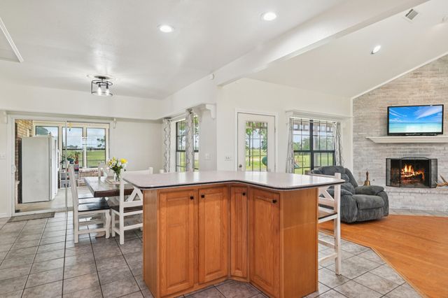 1143 Rs County Road 2300, Emory, TX 75440