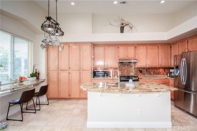 25 Corte Lateuza, Lake Elsinore, CA 92532