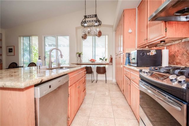 25 Corte Lateuza, Lake Elsinore, CA 92532