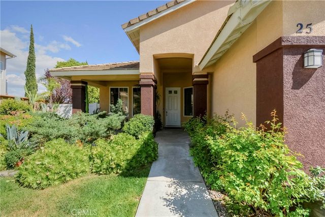 25 Corte Lateuza, Lake Elsinore, CA 92532