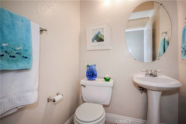 25 Corte Lateuza, Lake Elsinore, CA 92532