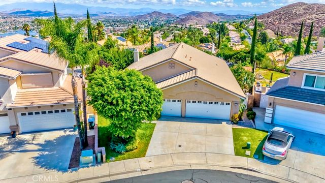 25 Corte Lateuza, Lake Elsinore, CA 92532