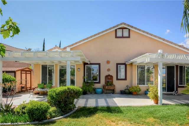 25 Corte Lateuza, Lake Elsinore, CA 92532