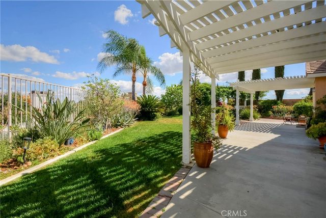 25 Corte Lateuza, Lake Elsinore, CA 92532