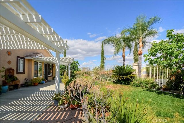 25 Corte Lateuza, Lake Elsinore, CA 92532