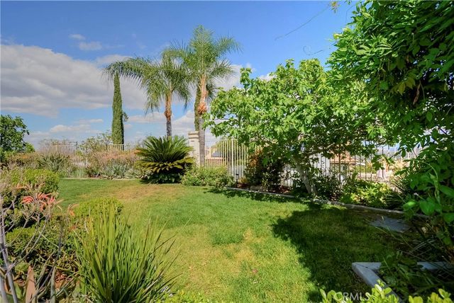 25 Corte Lateuza, Lake Elsinore, CA 92532