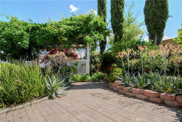25 Corte Lateuza, Lake Elsinore, CA 92532