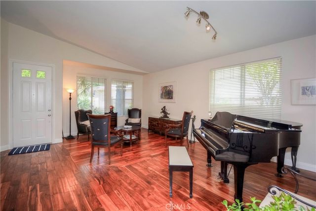 25 Corte Lateuza, Lake Elsinore, CA 92532