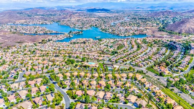 25 Corte Lateuza, Lake Elsinore, CA 92532