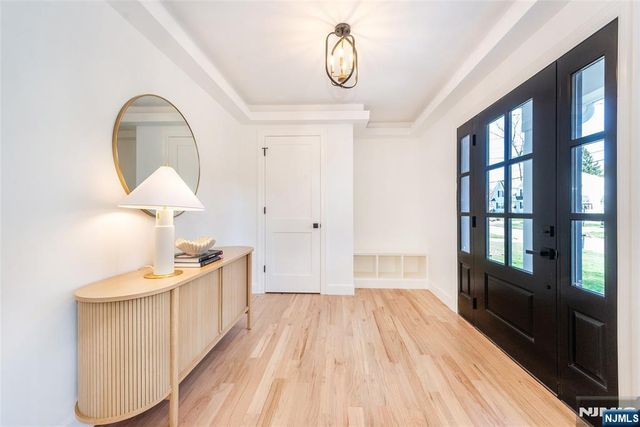 196 Vinton Circle, Fanwood, NJ 07023