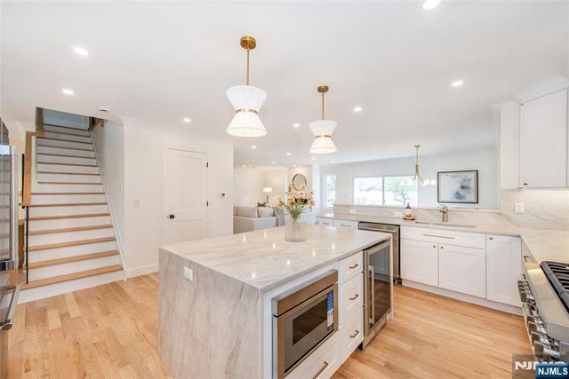 196 Vinton Circle, Fanwood, NJ 07023