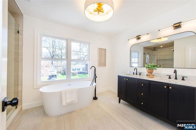 196 Vinton Circle, Fanwood, NJ 07023