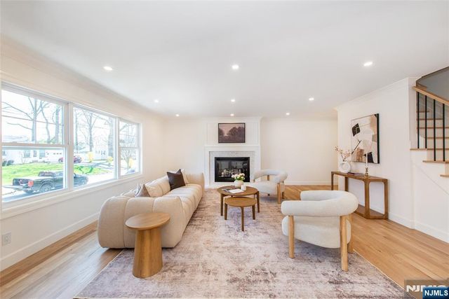 196 Vinton Circle, Fanwood, NJ 07023