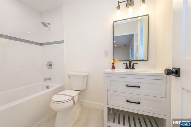 196 Vinton Circle, Fanwood, NJ 07023