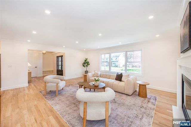 196 Vinton Circle, Fanwood, NJ 07023