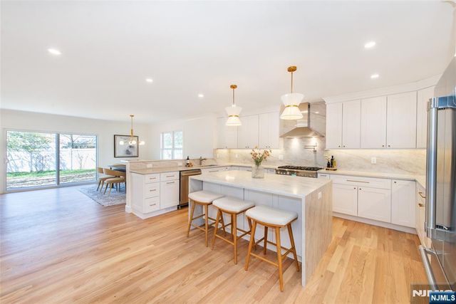 196 Vinton Circle, Fanwood, NJ 07023