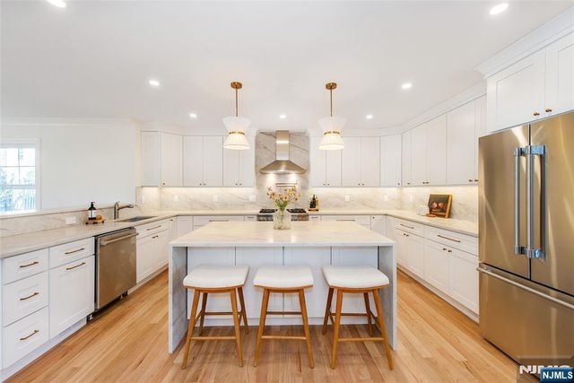 196 Vinton Circle, Fanwood, NJ 07023