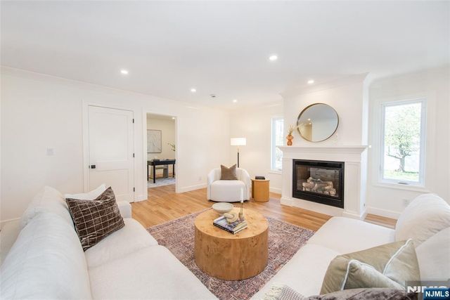 196 Vinton Circle, Fanwood, NJ 07023