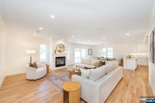 196 Vinton Circle, Fanwood, NJ 07023