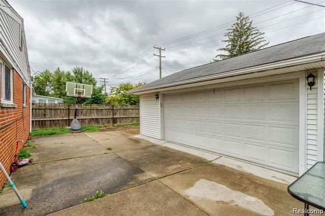 8045 N Silvery Lane, Dearborn Heights, MI 48127