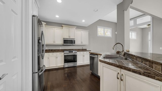83 Scotscraig Drive, Valparaiso, IN 46385