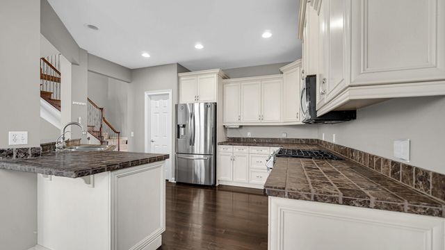 83 Scotscraig Drive, Valparaiso, IN 46385