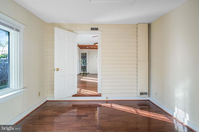307 HAWKE ST, Fredericksburg, VA 22401