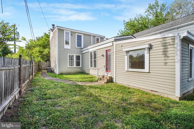 307 HAWKE ST, Fredericksburg, VA 22401