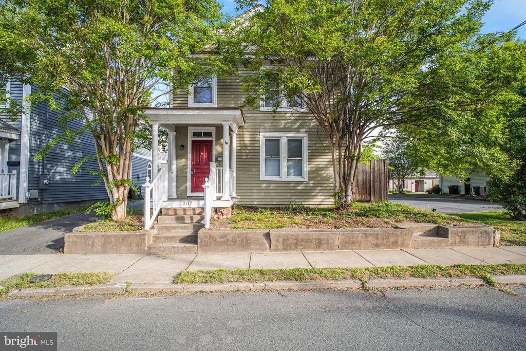 307 HAWKE ST, Fredericksburg, VA 22401