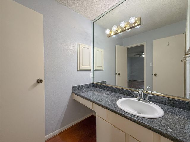 3100 Jeanetta Street 1104, Houston, TX 77063