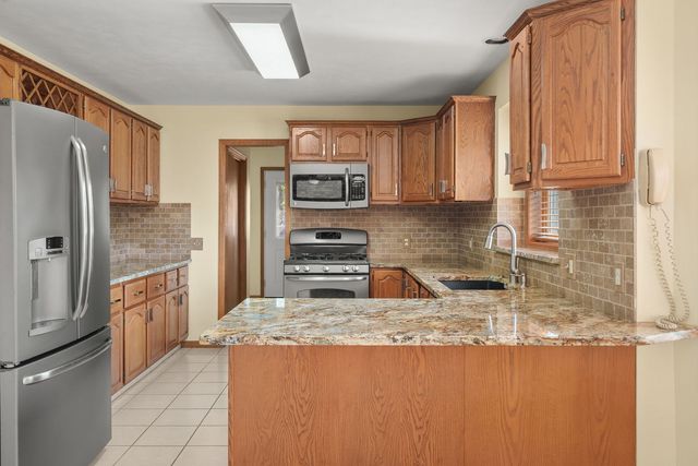 902 Idaho Avenue, Davenport, IA 52804
