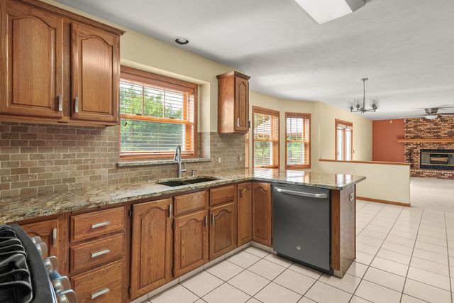 902 Idaho Avenue, Davenport, IA 52804