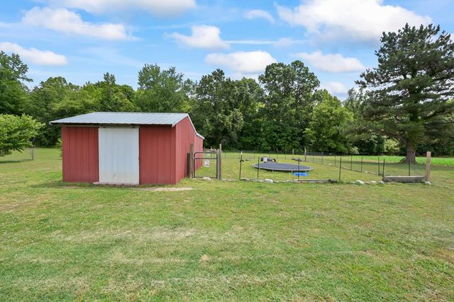 6439 Cedar Grove Rd, Big Sandy, TN 38221