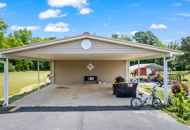 6439 Cedar Grove Rd, Big Sandy, TN 38221