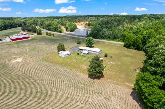 6439 Cedar Grove Rd, Big Sandy, TN 38221