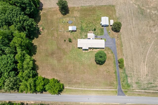 6439 Cedar Grove Rd, Big Sandy, TN 38221