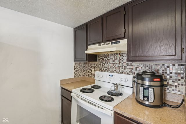 7135 Bay Point Court, Indianapolis, IN 46214