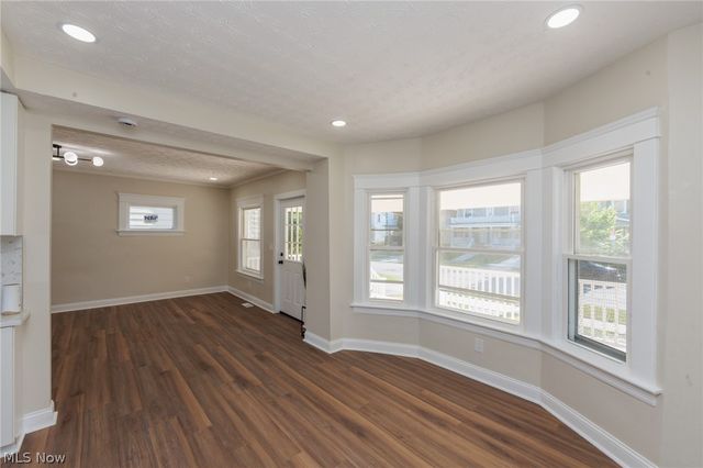 1272 Warren Road, Lakewood, OH 44107