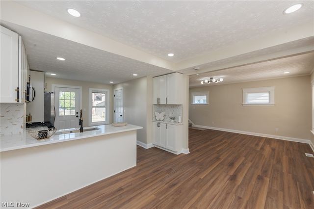 1272 Warren Road, Lakewood, OH 44107