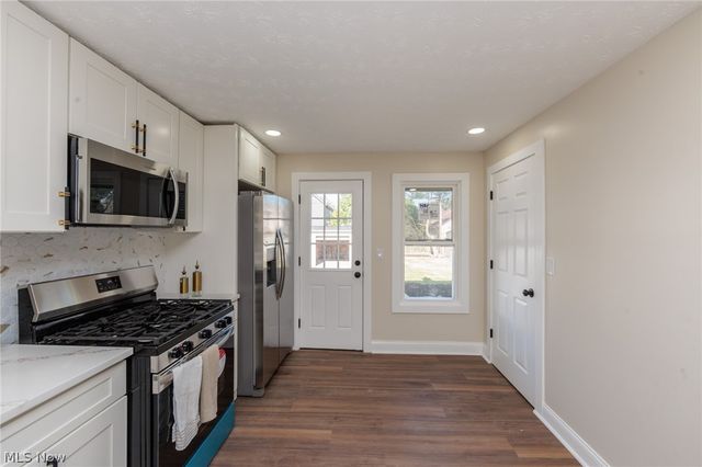 1272 Warren Road, Lakewood, OH 44107