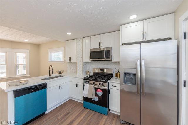 1272 Warren Road, Lakewood, OH 44107