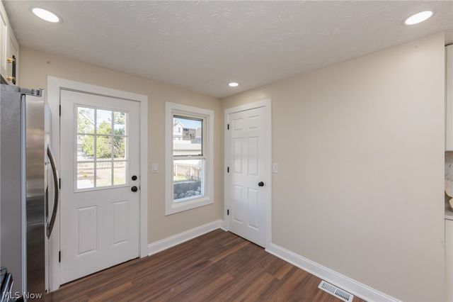 1272 Warren Road, Lakewood, OH 44107