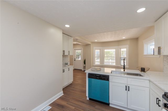 1272 Warren Road, Lakewood, OH 44107