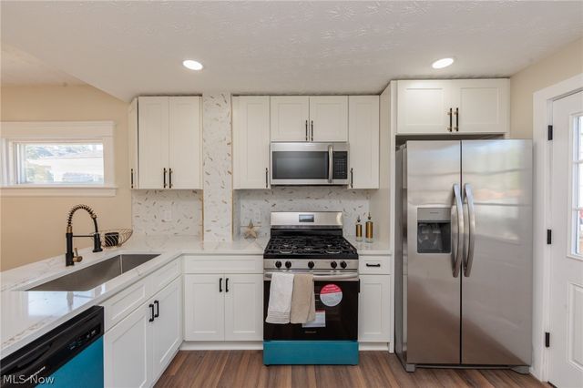 1272 Warren Road, Lakewood, OH 44107