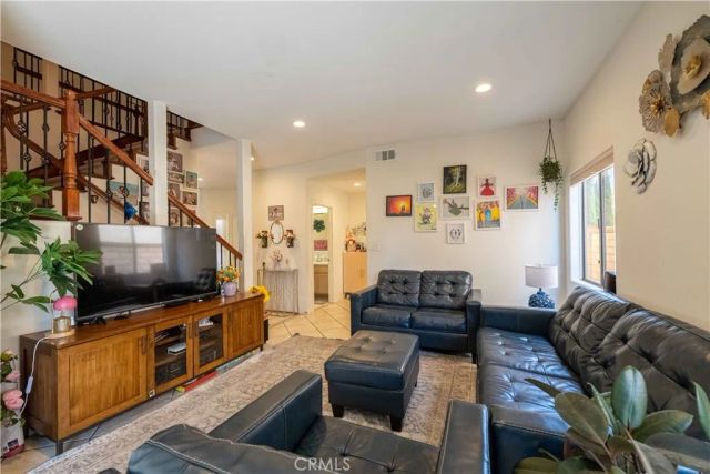 985 Brandon Avenue, Simi Valley, CA 93065