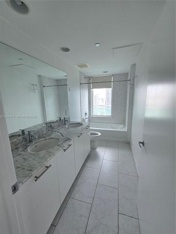 950 Brickell Bay Drive 3300, Miami, FL 33131