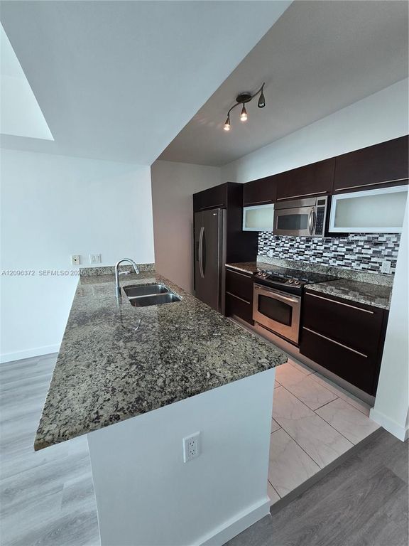 950 Brickell Bay Drive 3300, Miami, FL 33131