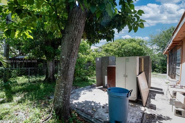 13785 NW 5th Ave, North Miami, FL 33168